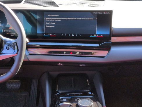 Used 2025 BMW i5 eDrive40i w/ Premium Package image 29