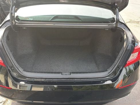 Used 2018 Honda Accord Sport image 11
