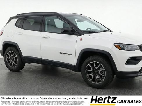 Used 2025 Jeep Compass Trailhawk image 1