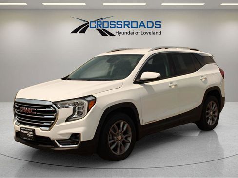 Used 2022 GMC Terrain SLT image 1