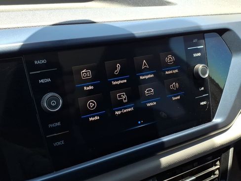 Certified 2023 Volkswagen Taos SE FWD image 28