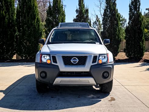 Used 2012 Nissan Xterra X image 3