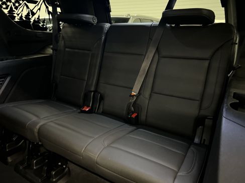 Used 2022 Chevrolet Tahoe Z71 w/ Luxury Package AWD/4WD image 21