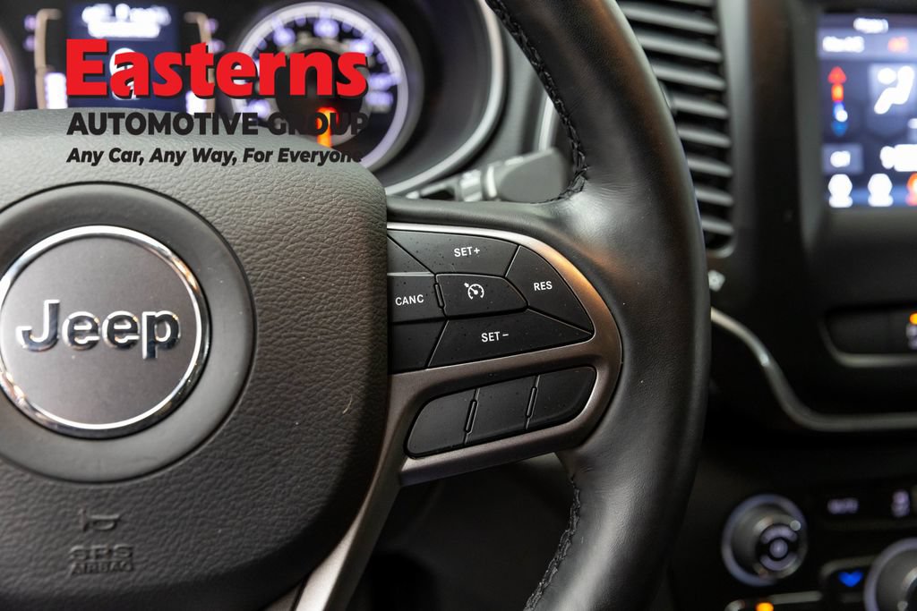 Used 2021 Jeep Cherokee Latitude Plus AWD/4WD image 16