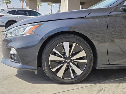 Used 2022 Nissan Altima 2.5 SV FWD image 5