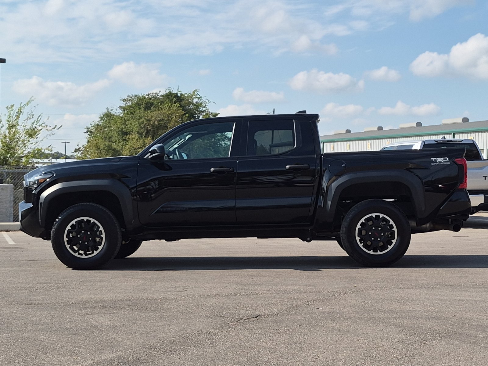 Certified 2025 Toyota Tacoma TRD Off-Road AWD/4WD image 2