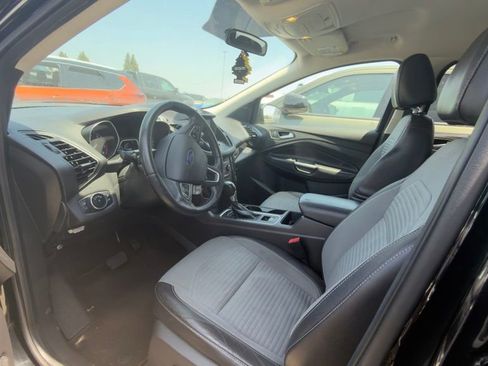 Used 2017 Ford Escape SE w/ Equipment Group 201A FWD image 6