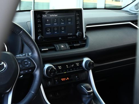 Used 2021 Toyota RAV4 Limited image 22
