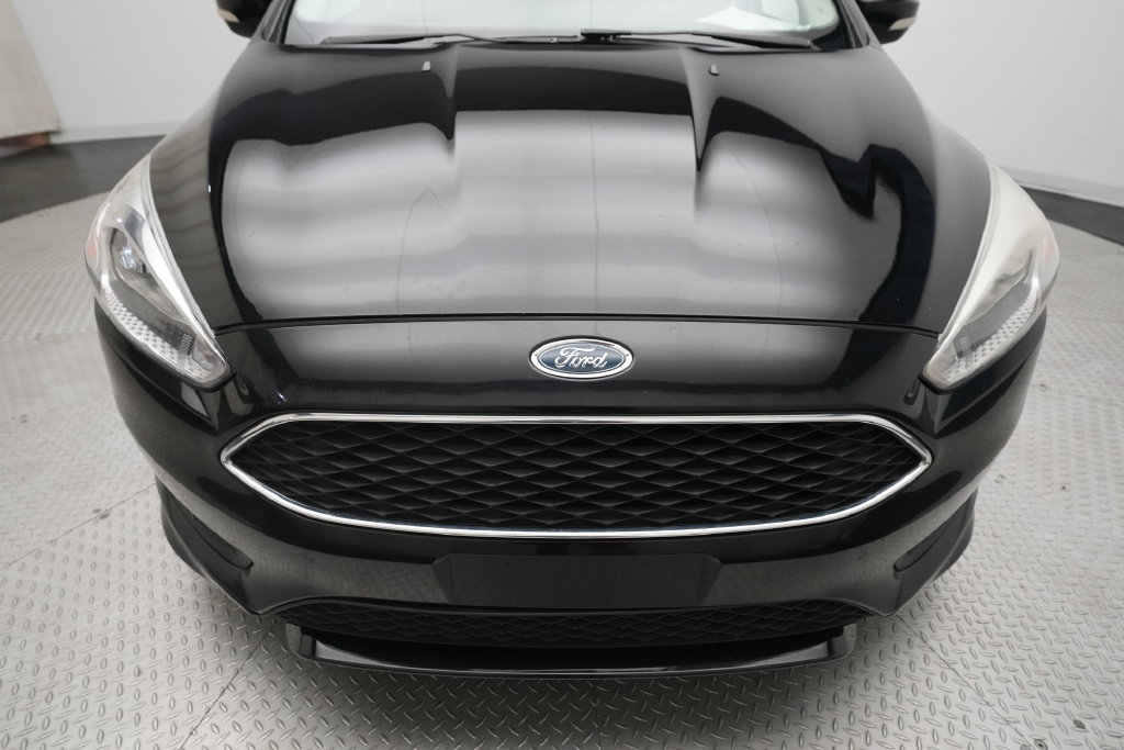 Used 2016 Ford Focus SE w/ SE Sport Package FWD image 19