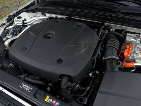 Used 2022 Volvo S60 T8 Inscription image 12