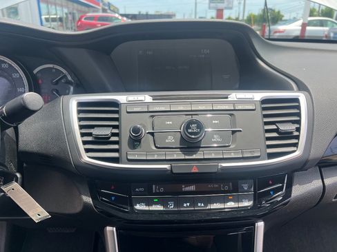 Used 2017 Honda Accord LX image 22