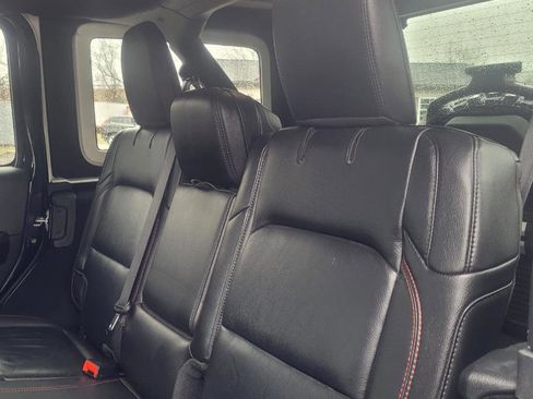 Used 2018 Jeep Wrangler Unlimited Rubicon w/ Dual Top Group image 34