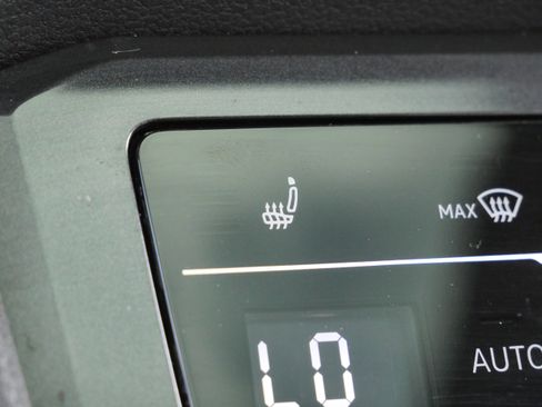 Certified 2023 Volkswagen Tiguan SE R-Line FWD image 29