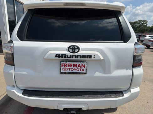 Used 2022 Toyota 4Runner SR5 Premium w/ Moonroof Package AWD/4WD image 5