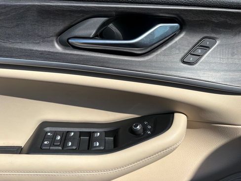 Used 2025 Jeep Grand Cherokee Limited w/ Luxury Tech Group II RWD image 15