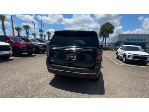Used 2024 Chevrolet Suburban LT RWD image 3