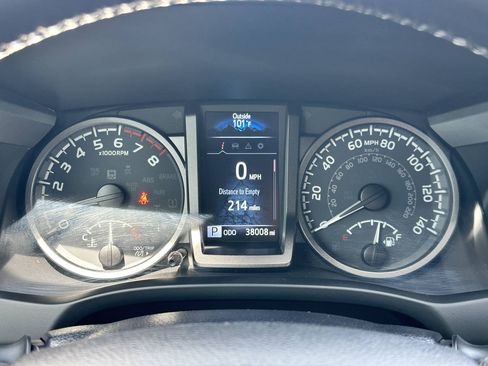Used 2022 Toyota Tacoma TRD Off-Road w/ Technology Package AWD/4WD image 38