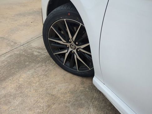 Used 2024 Toyota Camry SE image 10