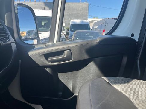 Used 2025 RAM ProMaster 2500 w/ Convenience Group FWD image 17