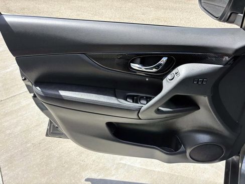 Used 2017 Nissan Rogue SL w/ SL Premium Package AWD/4WD image 11