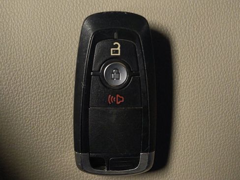 Used 2020 Ford EcoSport Titanium FWD image 32