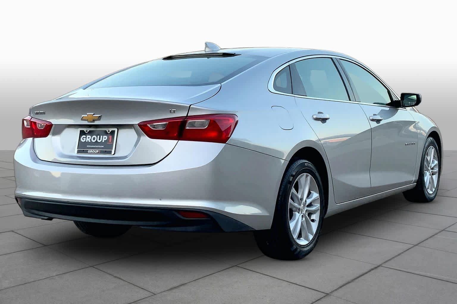 Used 2018 Chevrolet Malibu LT FWD image 12