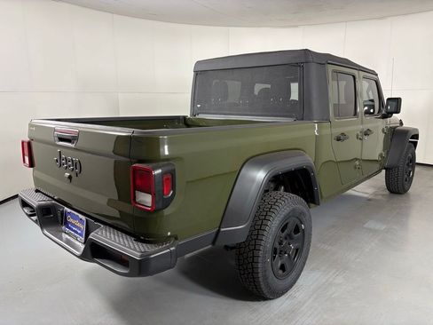 Used 2022 Jeep Gladiator Sport AWD/4WD image 7
