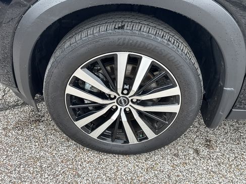 Used 2024 Nissan Pathfinder Platinum image 9