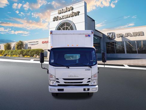 Used 2019 Isuzu NPR image 10