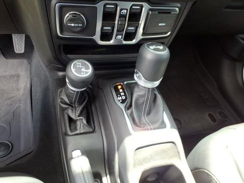 Used 2024 Jeep Wrangler Unlimited Sahara w/ Technology Group AWD/4WD image 27