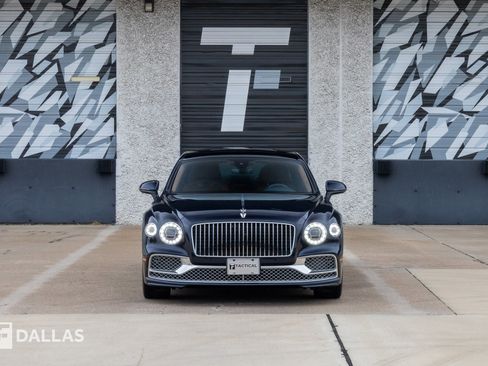 Used 2022 Bentley Flying Spur V8 image 3