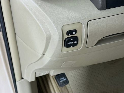 Used 2009 Toyota Camry LE FWD image 18