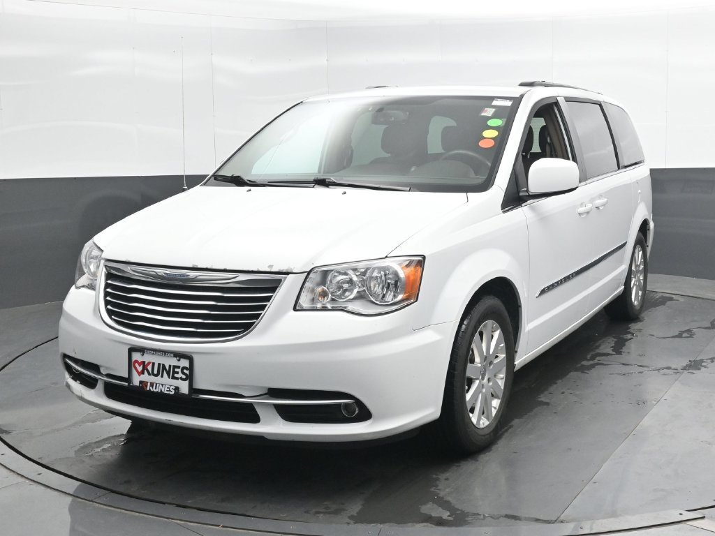 Used 2016 Chrysler Town & Country Touring FWD image 7