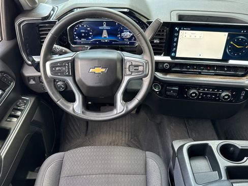 Used 2024 Chevrolet Silverado 1500 LT image 17