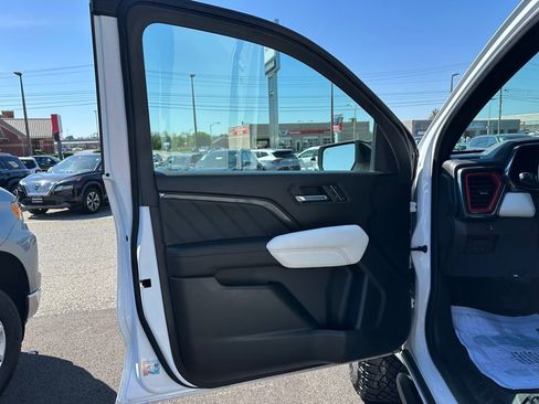 Used 2023 GMC Canyon AT4X AWD/4WD image 7