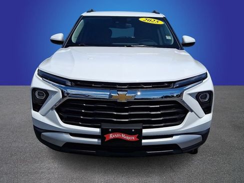 Used 2025 Chevrolet TrailBlazer LT AWD/4WD image 2