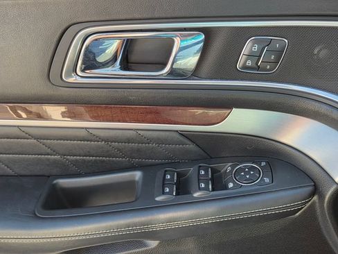 Used 2018 Ford Explorer Platinum AWD/4WD image 28