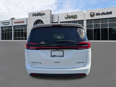 New 2026 Chrysler Pacifica Limited w/ S Appearance Package