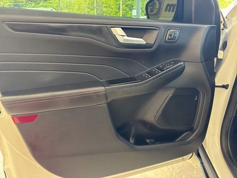 Used 2022 Ford Escape SEL w/ SEL Stealth AWD Package image 11