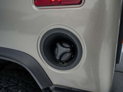 Used 2003 HUMMER H2 w/ Preferred Equipment Group image 89