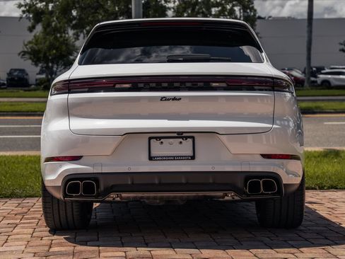 Used 2025 Porsche Cayenne Turbo AWD/4WD image 4