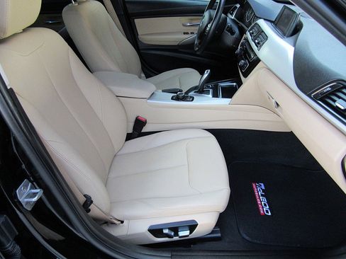 Used 2018 BMW 320i xDrive Sedan image 25
