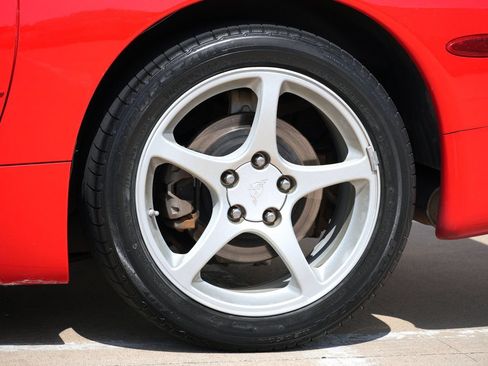 Used 2004 Chevrolet Corvette Coupe w/ Preferred Equipment Group RWD image 14