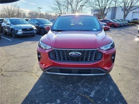 New 2024 Ford Escape SE image 2