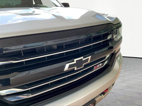 Used 2018 Chevrolet Silverado 1500 LT w/ Redline Edition AWD/4WD image 32