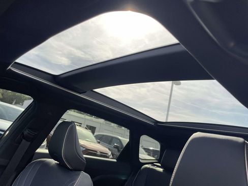 Used 2025 Toyota Crown Signia w/ Advanced Technology Package image 31