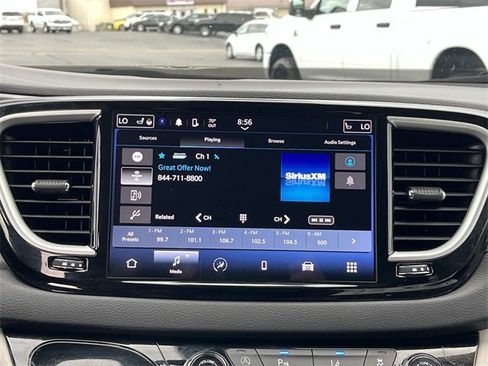 Used 2024 Chrysler Pacifica Touring-L image 14