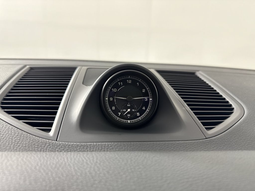 Certified 2025 Porsche Macan AWD/4WD image 29