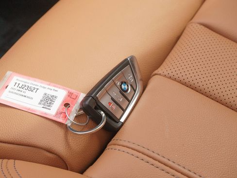 Used 2022 BMW X5 xDrive40i w/ M Sport Package AWD/4WD image 28
