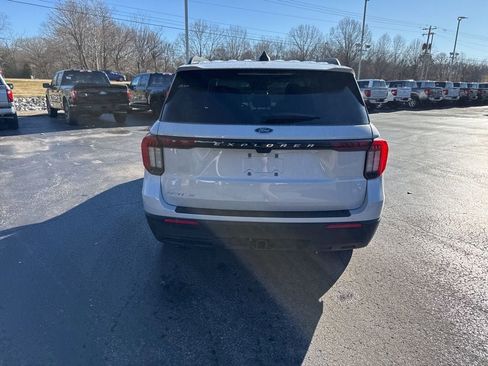 New 2026 Ford Explorer Active image 4